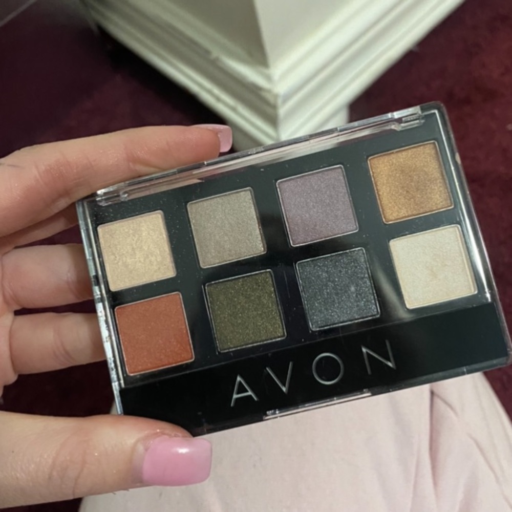 Avon eye shadow pallete